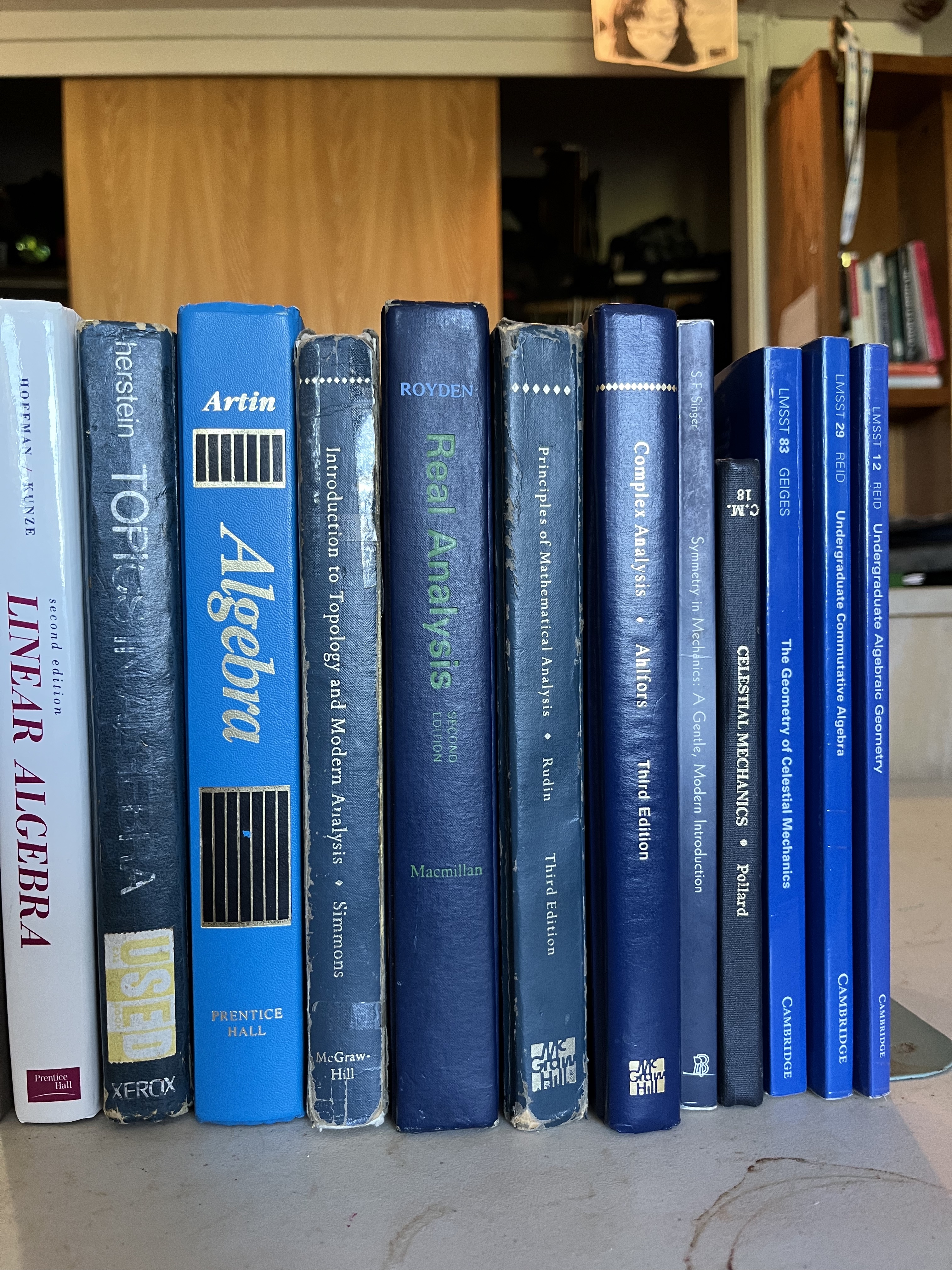 UgradShelf